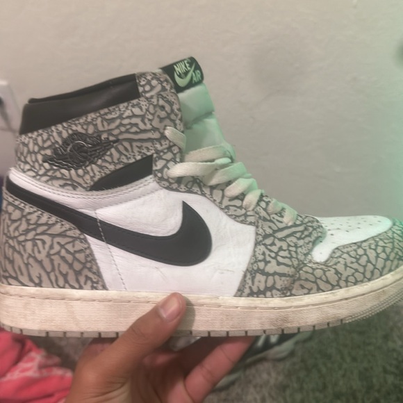 10.5 air Jordan’s no box needs a little cleaning but there in good shape - Picture 5 of 11